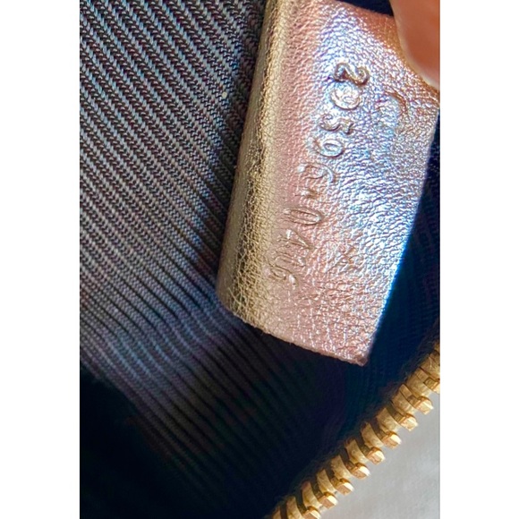 GUCCI toiletry bag, luxurious metallic leather 
Perfect gift for you or gifting - Picture 7 of 14